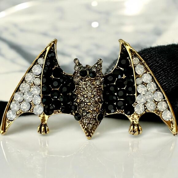 Stunning Elegant Halloween Bat Pin  - Sparkling Rhinestone Brooch  BLACK/WHITE - Picture 1 of 8